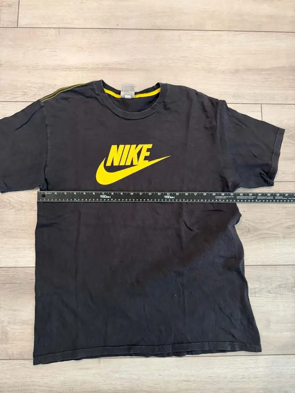 Y2K Vintage Nike Silver Tag Black and Yellow Swoosh Logo T-Shirt XL